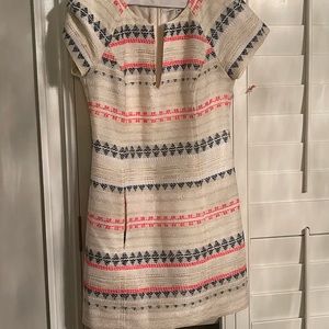 This is a very modern/formal dress and can be used for a formal/modern event.